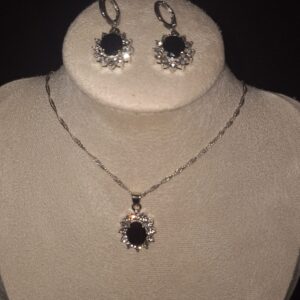 Parure fantaisie en argent – Élégance noire et éclat cristallin