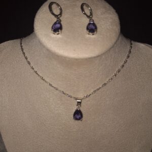 Parure fantaisie en argent – Goutte violette, élégance discrète et féminine