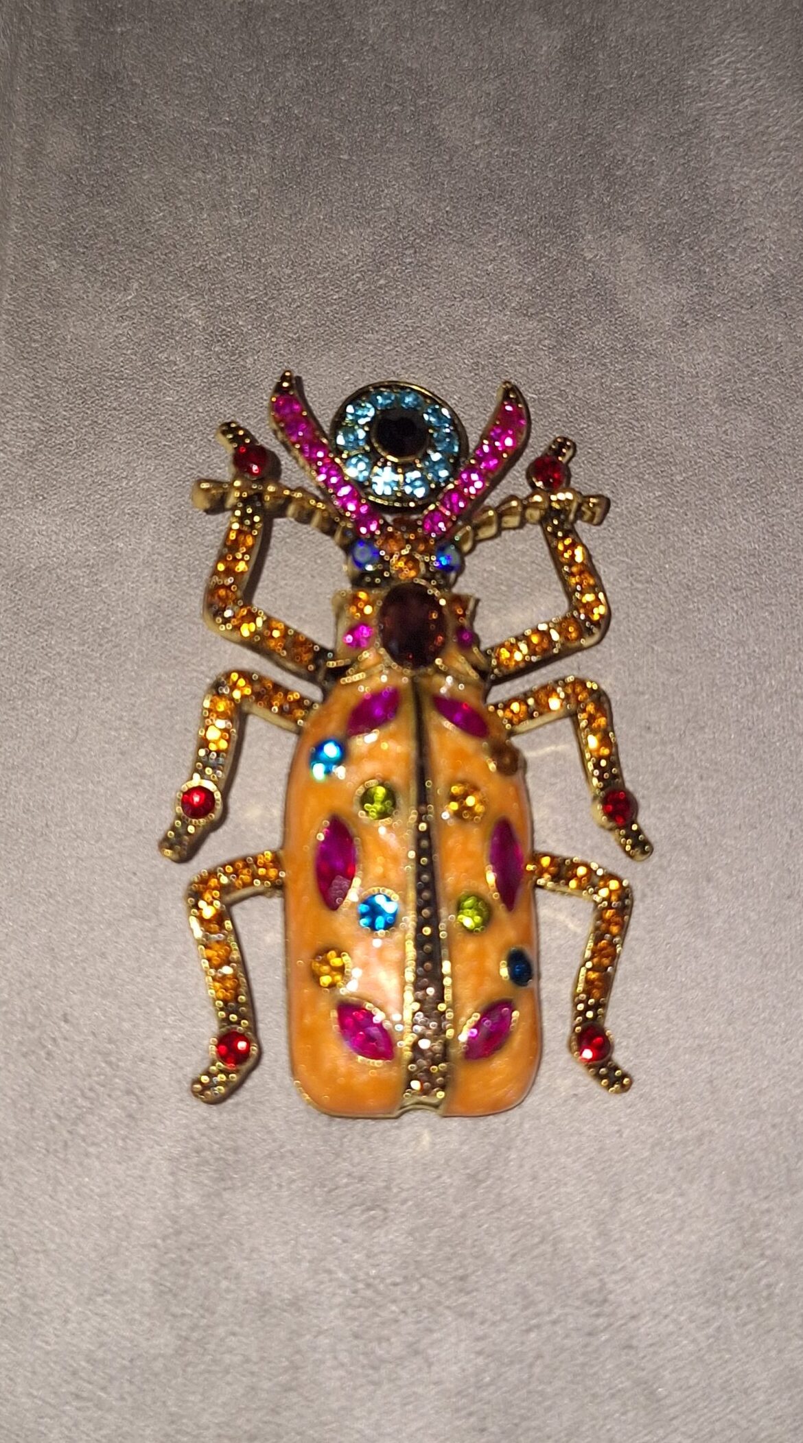 Broche scarabée en alliage et CZ