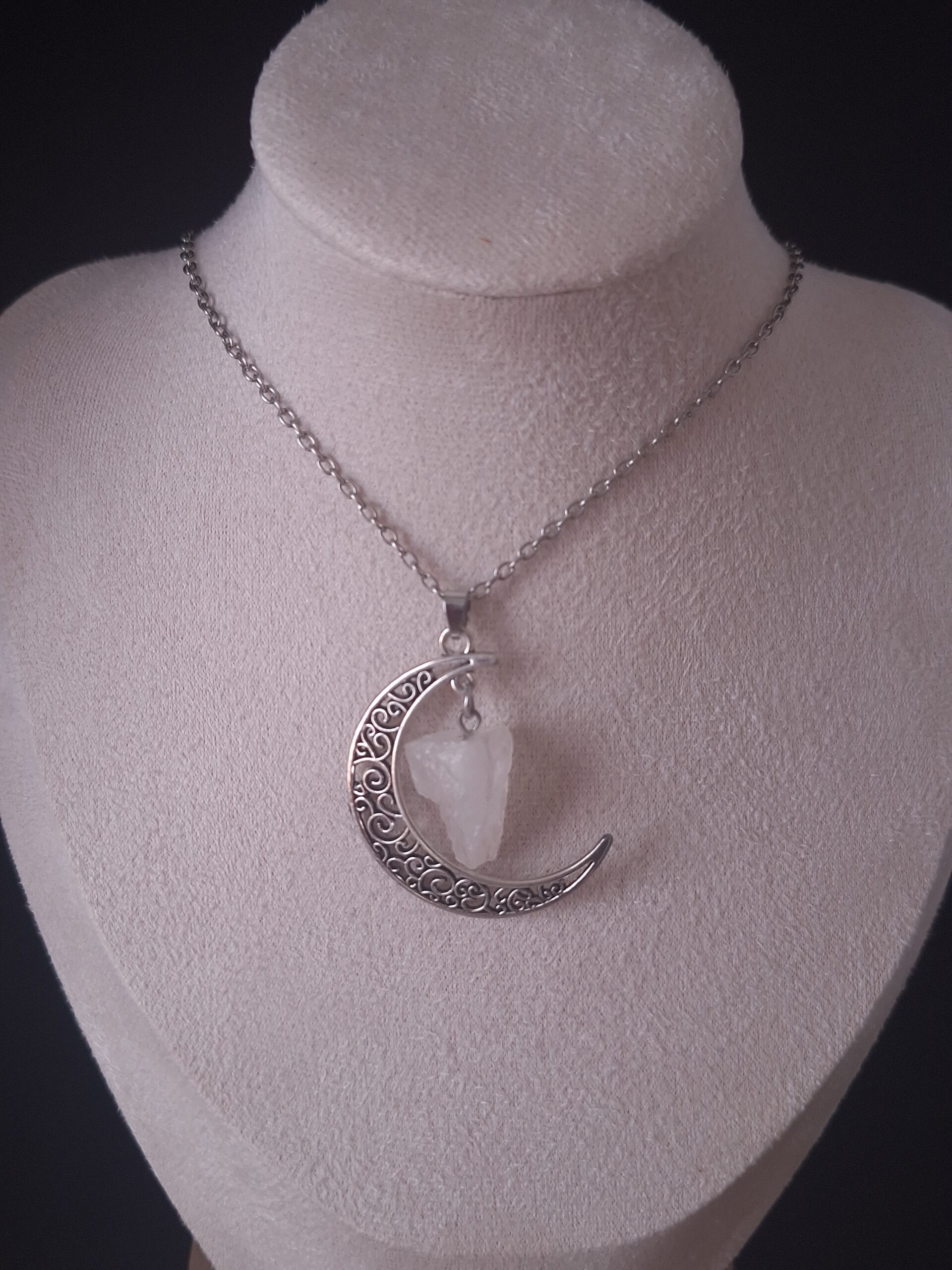 Pendentif en alliage demi-lune cristal roche