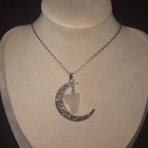 Pendentif demi-lune en alliage léger & cristal de roche naturel