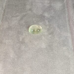 Béryl vert pâle naturel – Cabochon ovale – 10 ct