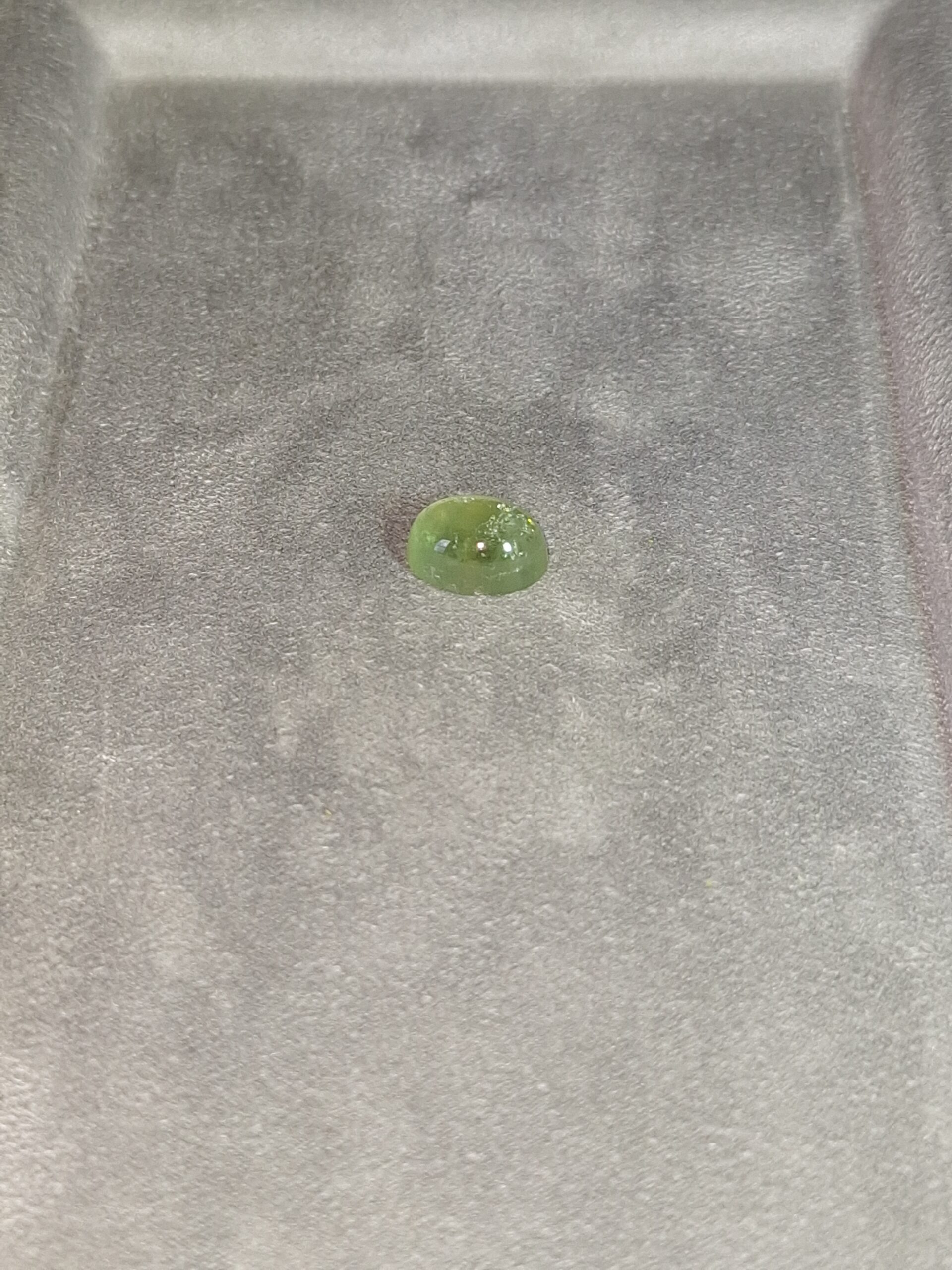 Béryl vert cabochon ovale