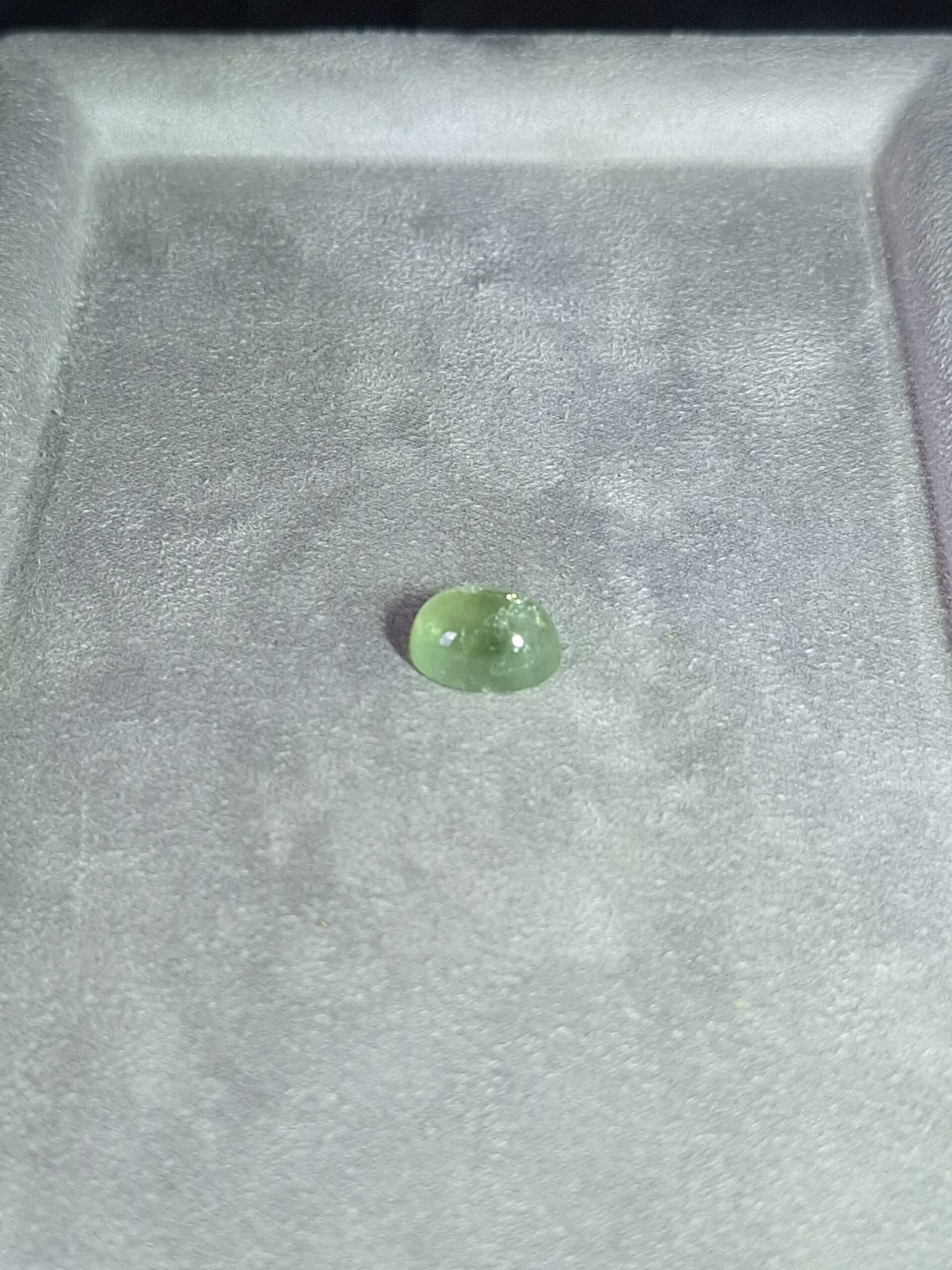 Béryl vert cabochon ovale