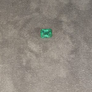 Émeraude naturelle – Taille rectangle – 1.45 ct