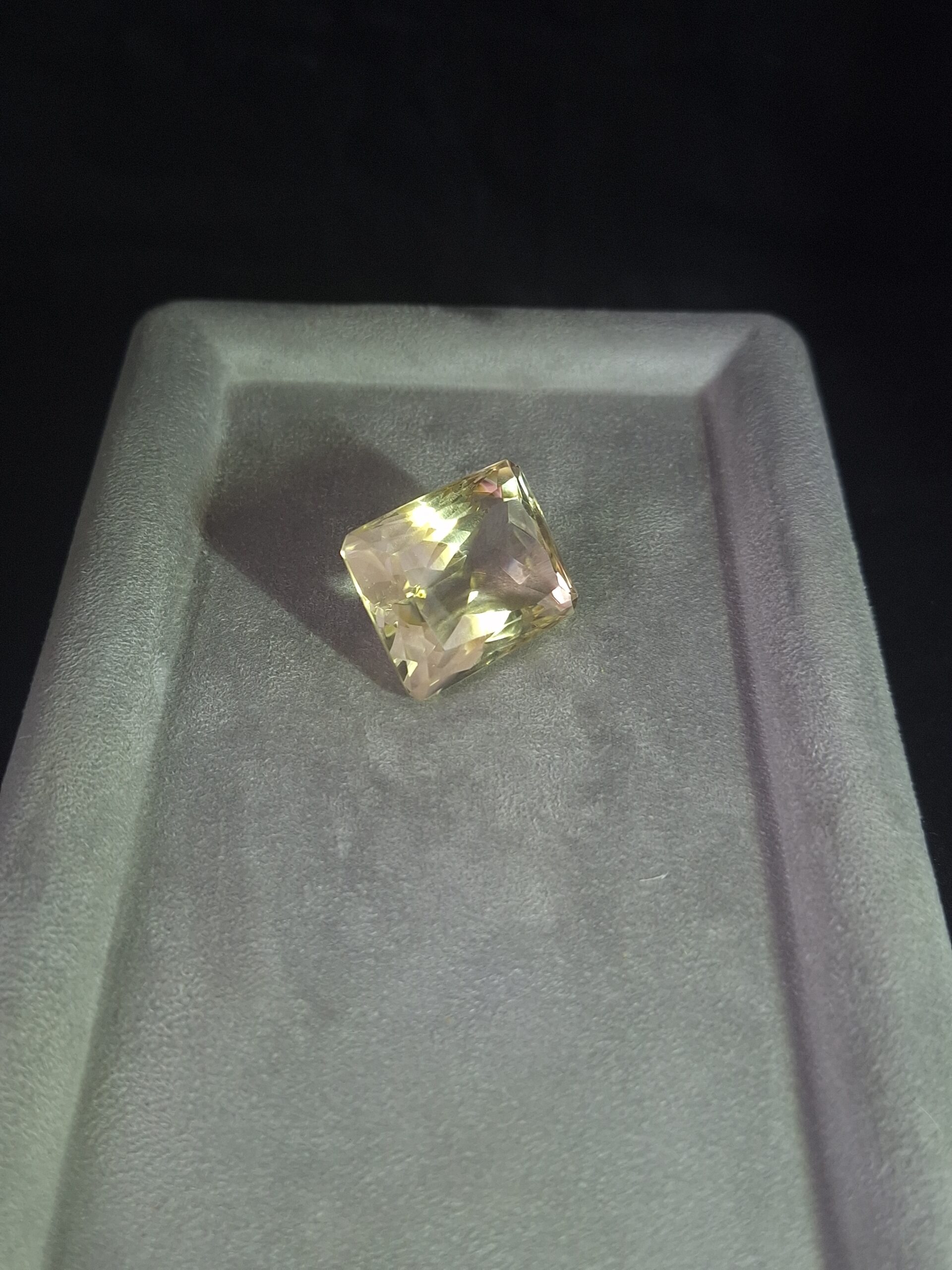 Citrine taille rectangle naturelle