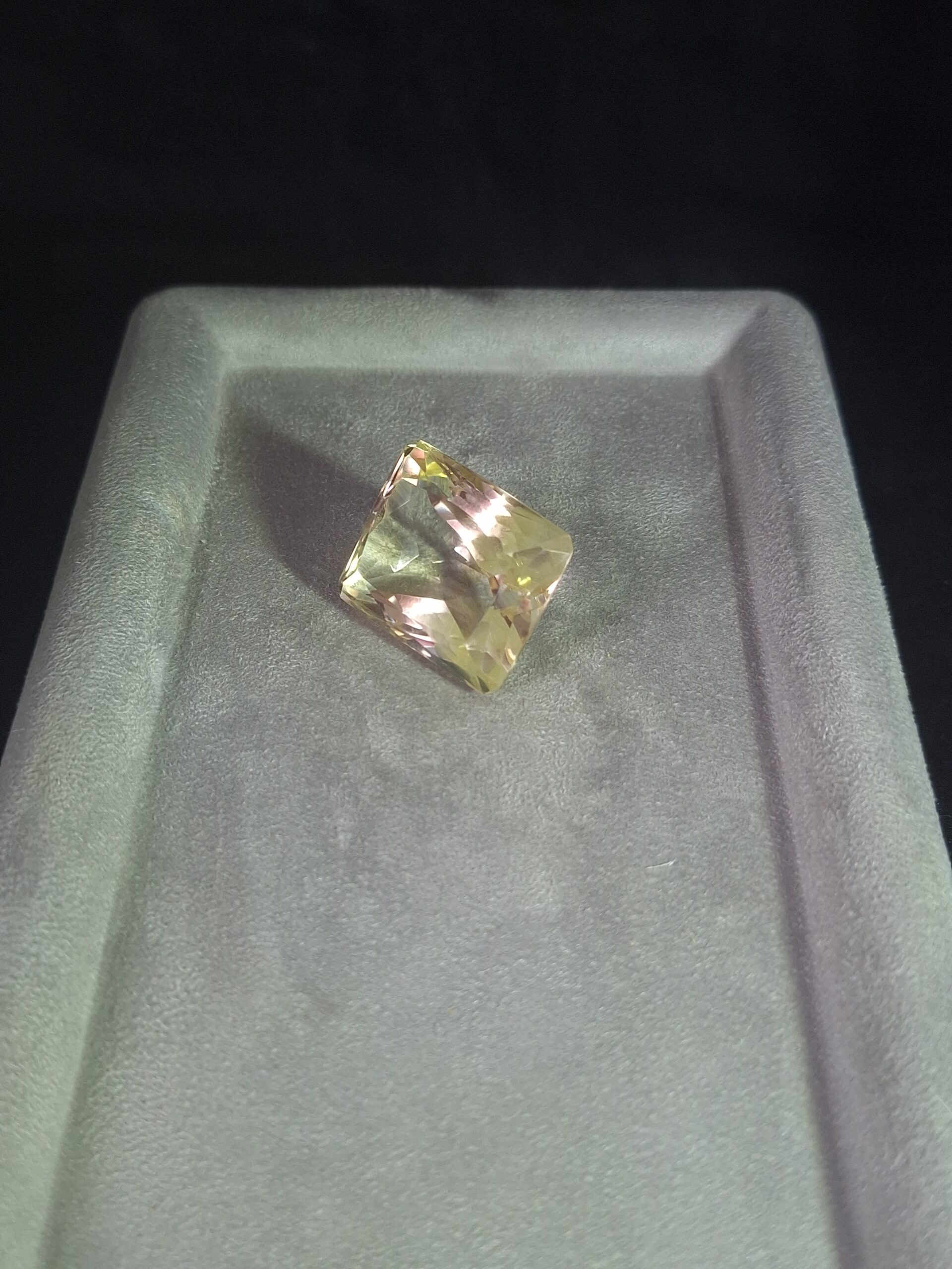 Citrine taille rectangle naturelle