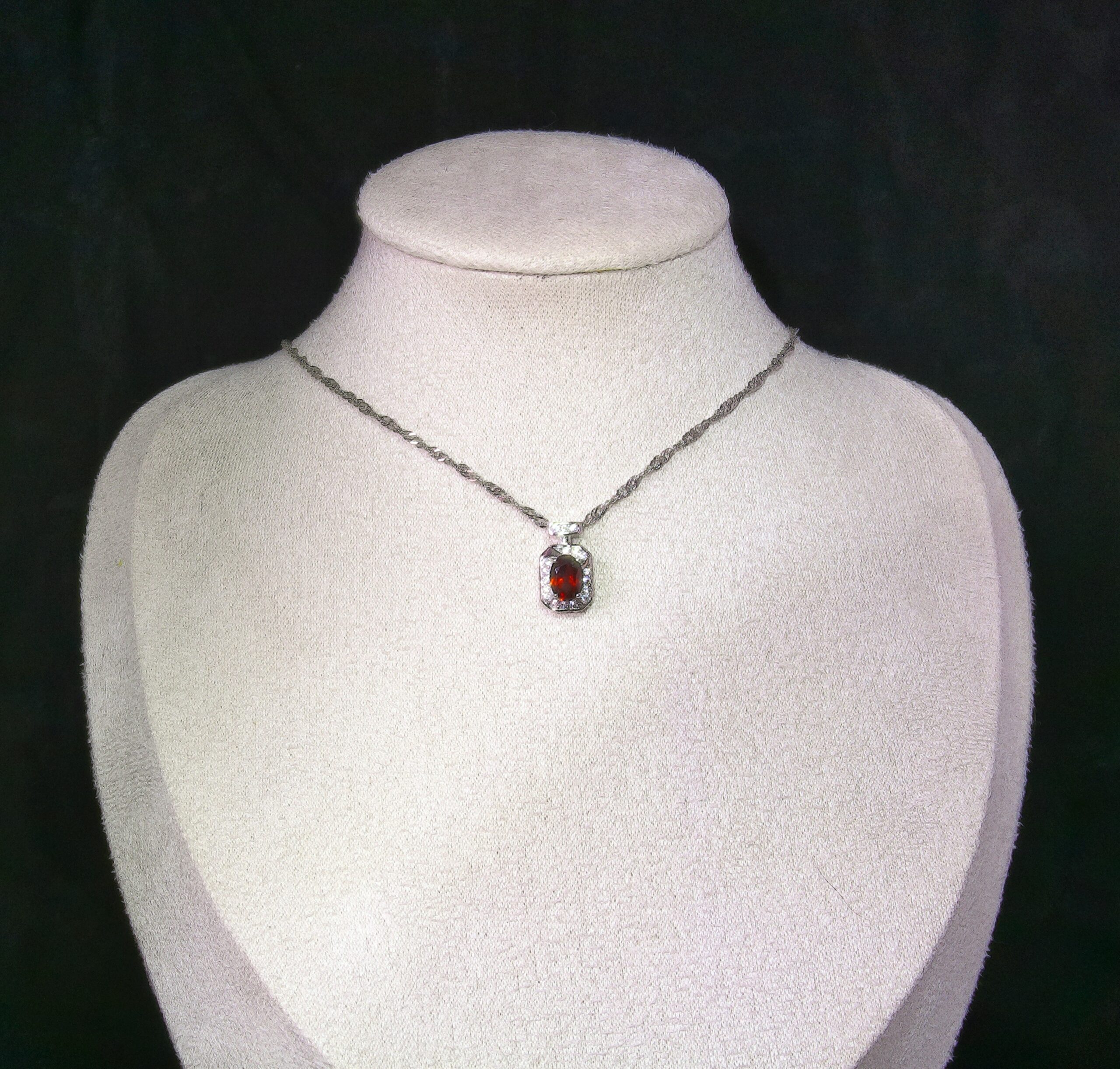 Pendentif grenat