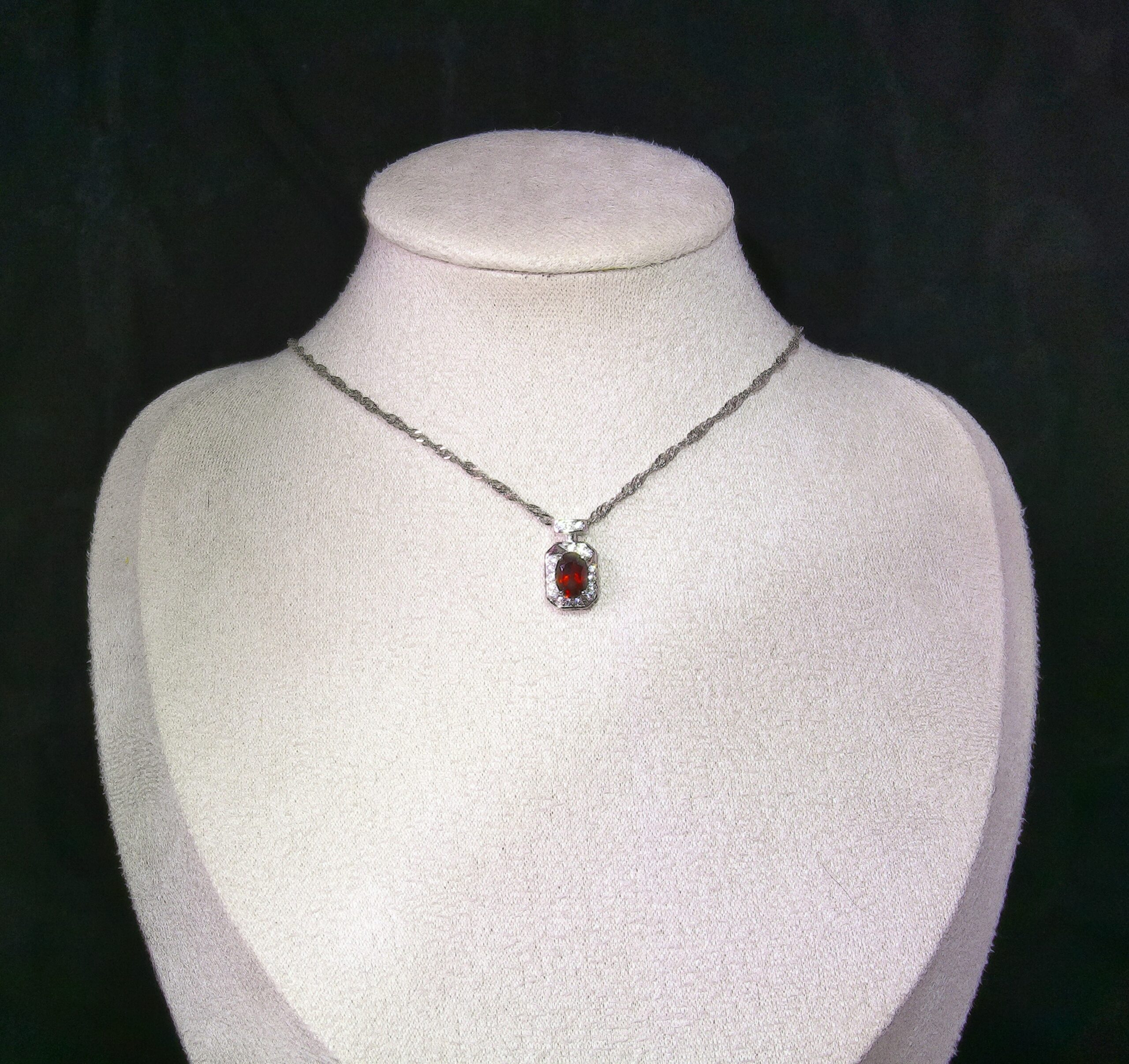 Pendentif grenat pavage zirconium