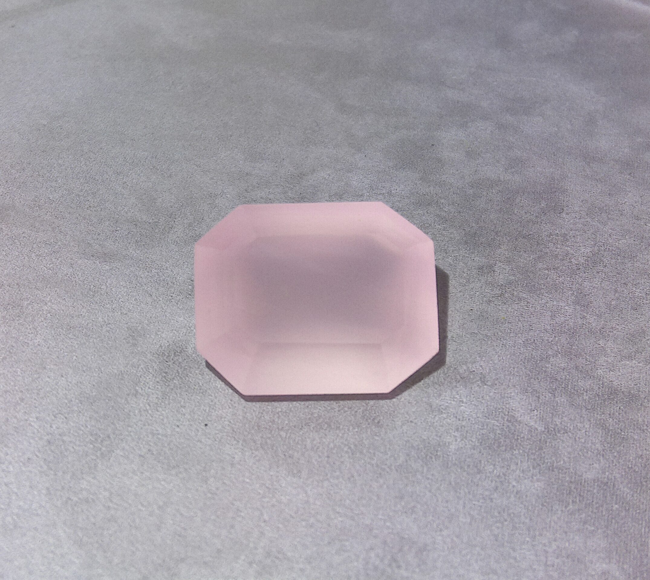 Quartz rose taille émeraude