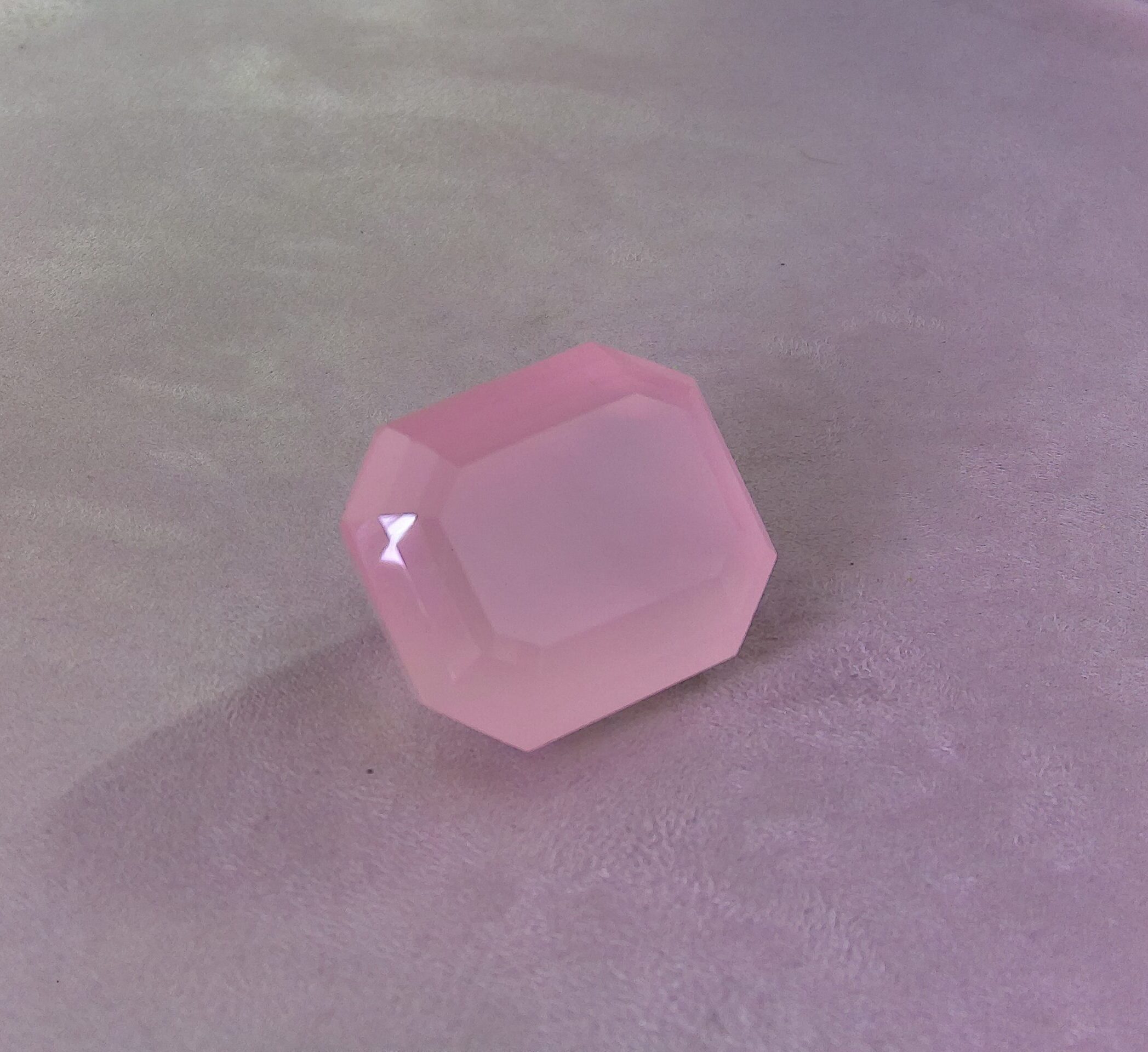 Quartz rose taille émeraude