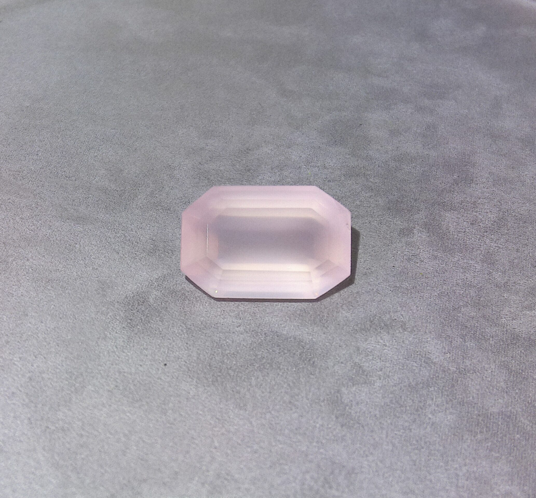 Quartz rose taille émeraude