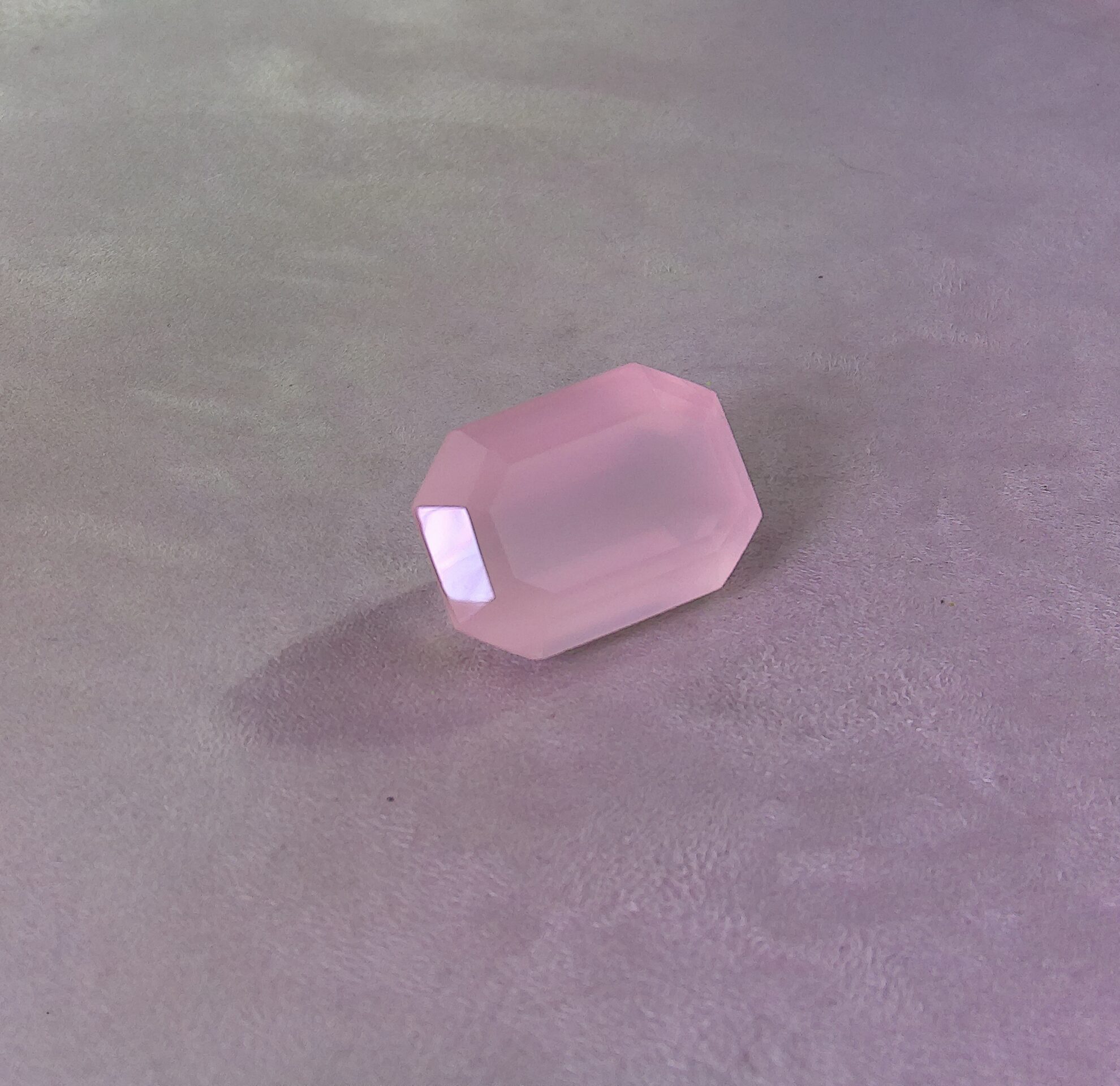 Quartz rose taille émeraude