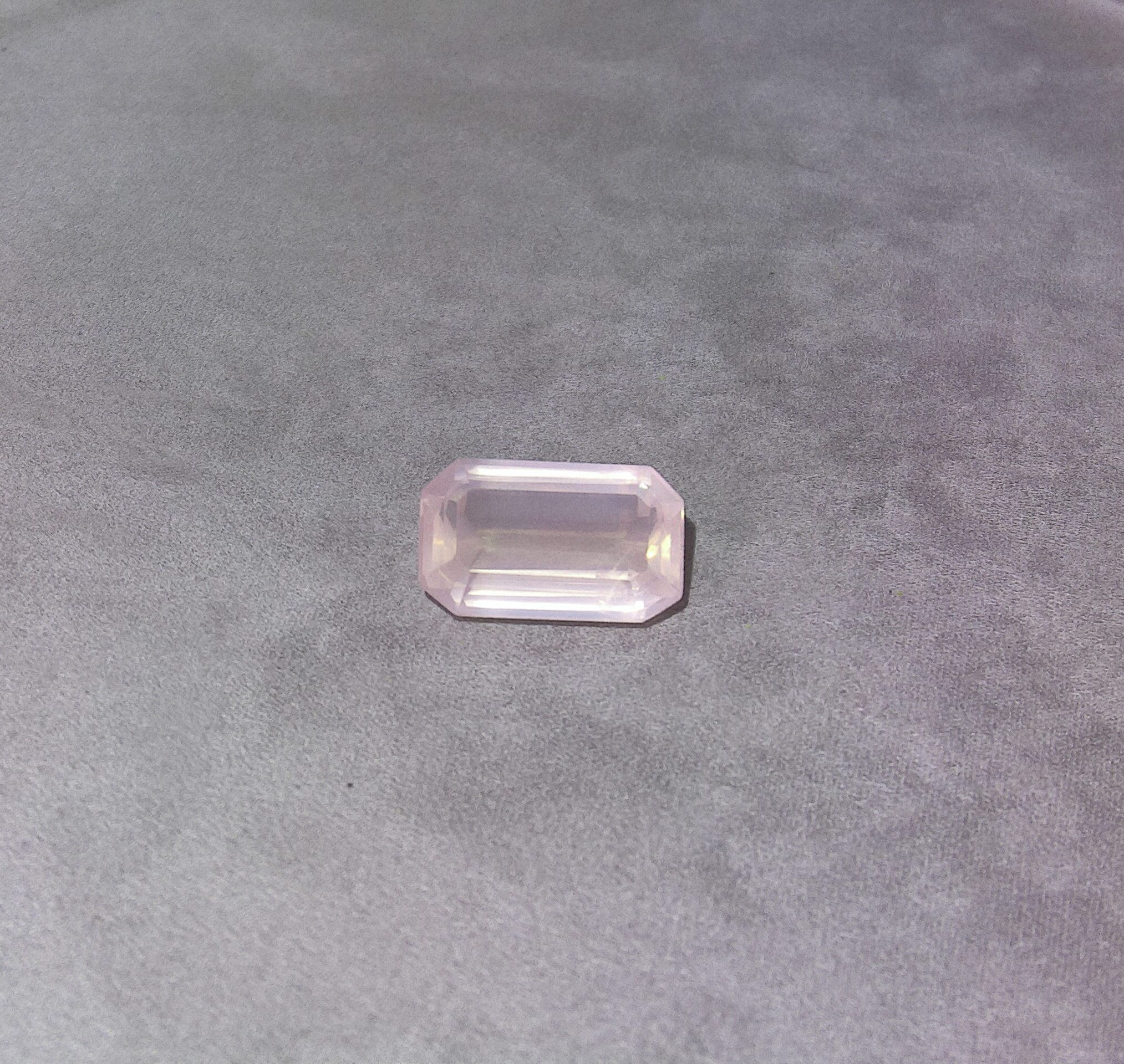 Quartz rose taille émeraude