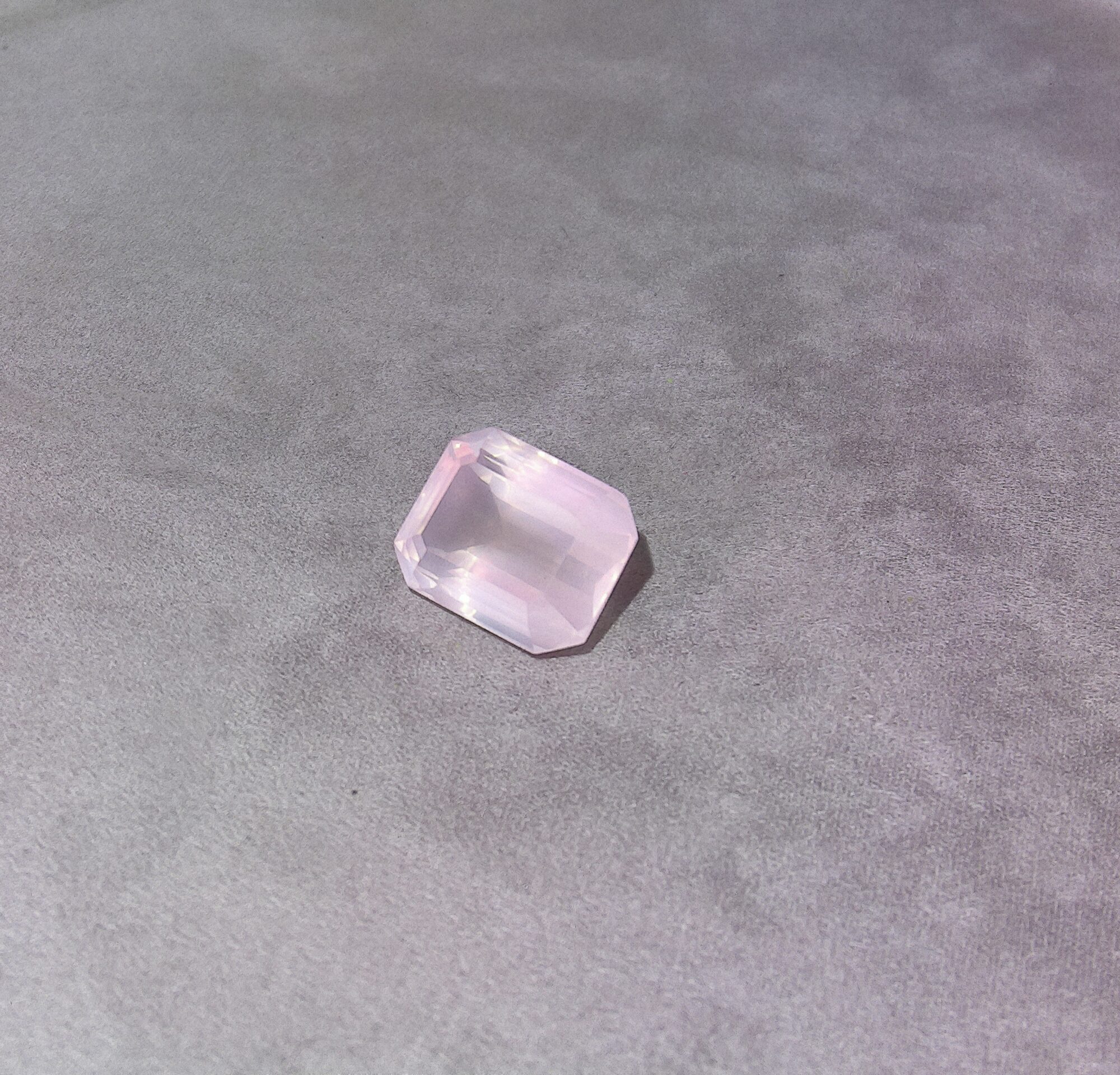 Quartz rose taille émeraude
