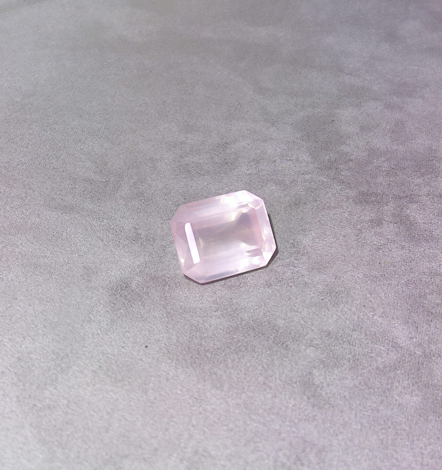 Quartz rose taille émeraude