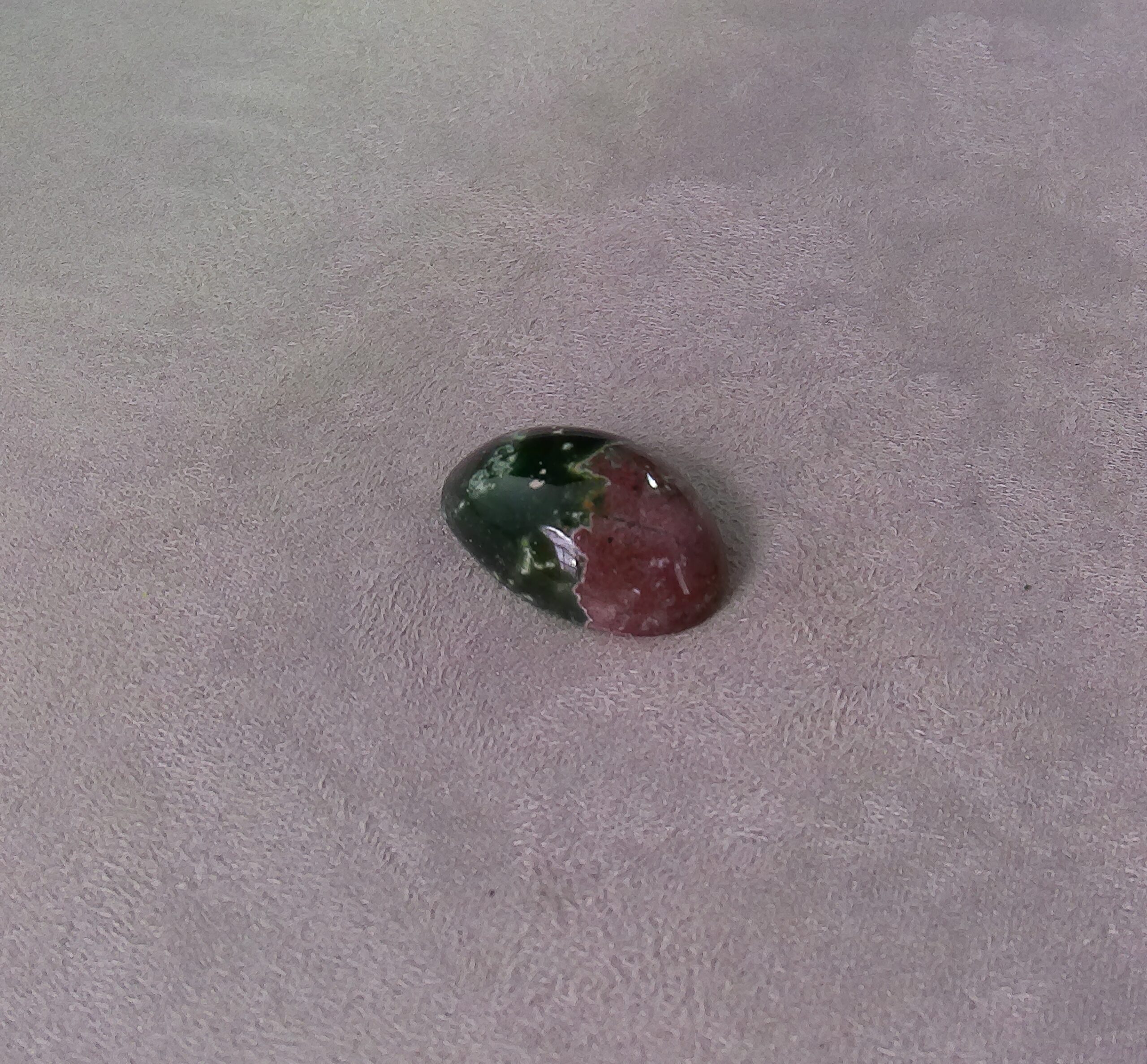 Jaspe bicolore cabochon ovale