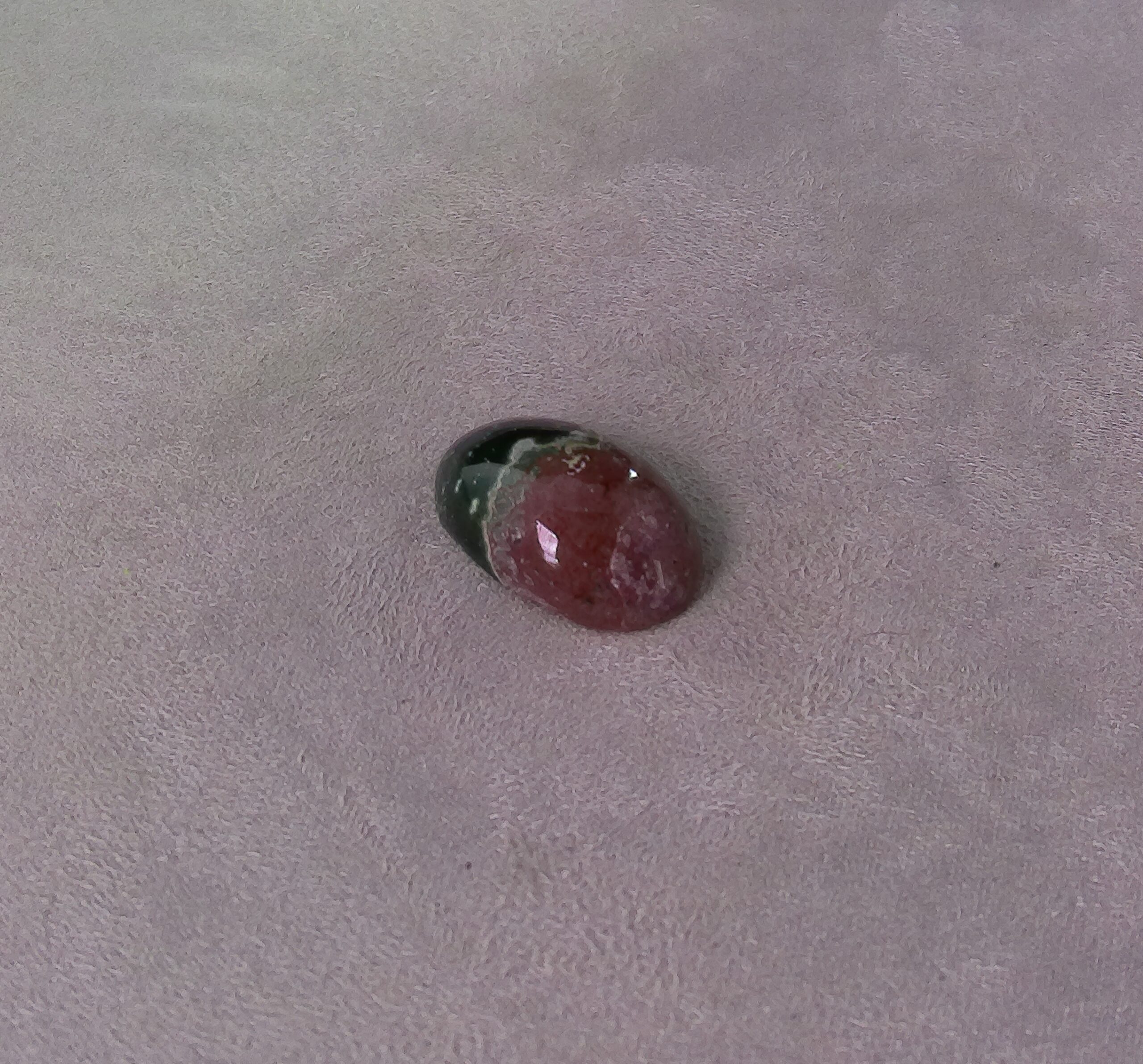 Jaspe bicolore cabochon ovale