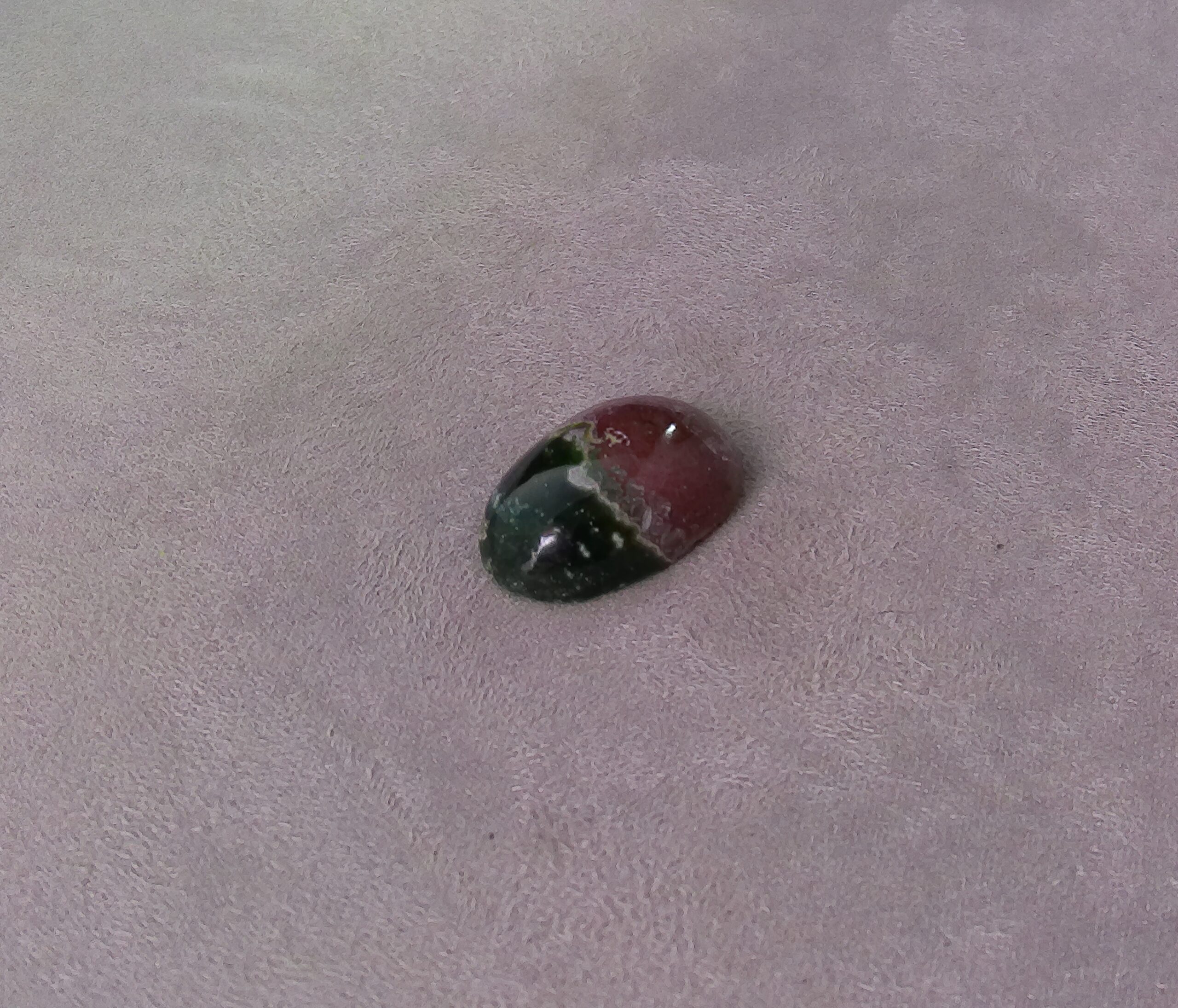 Jaspe bicolore cabochon ovale