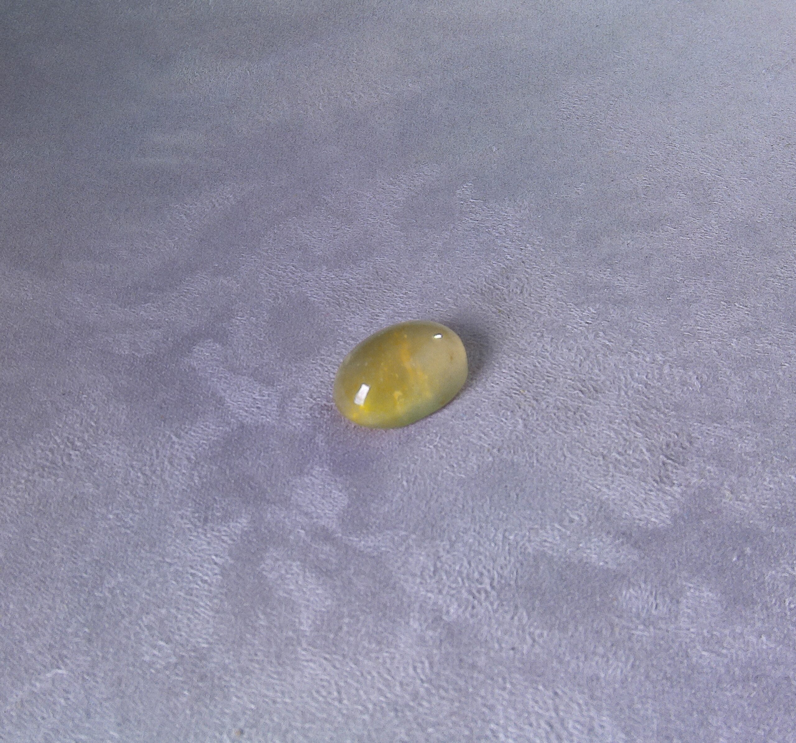 Opale commune taille cabochon ovale