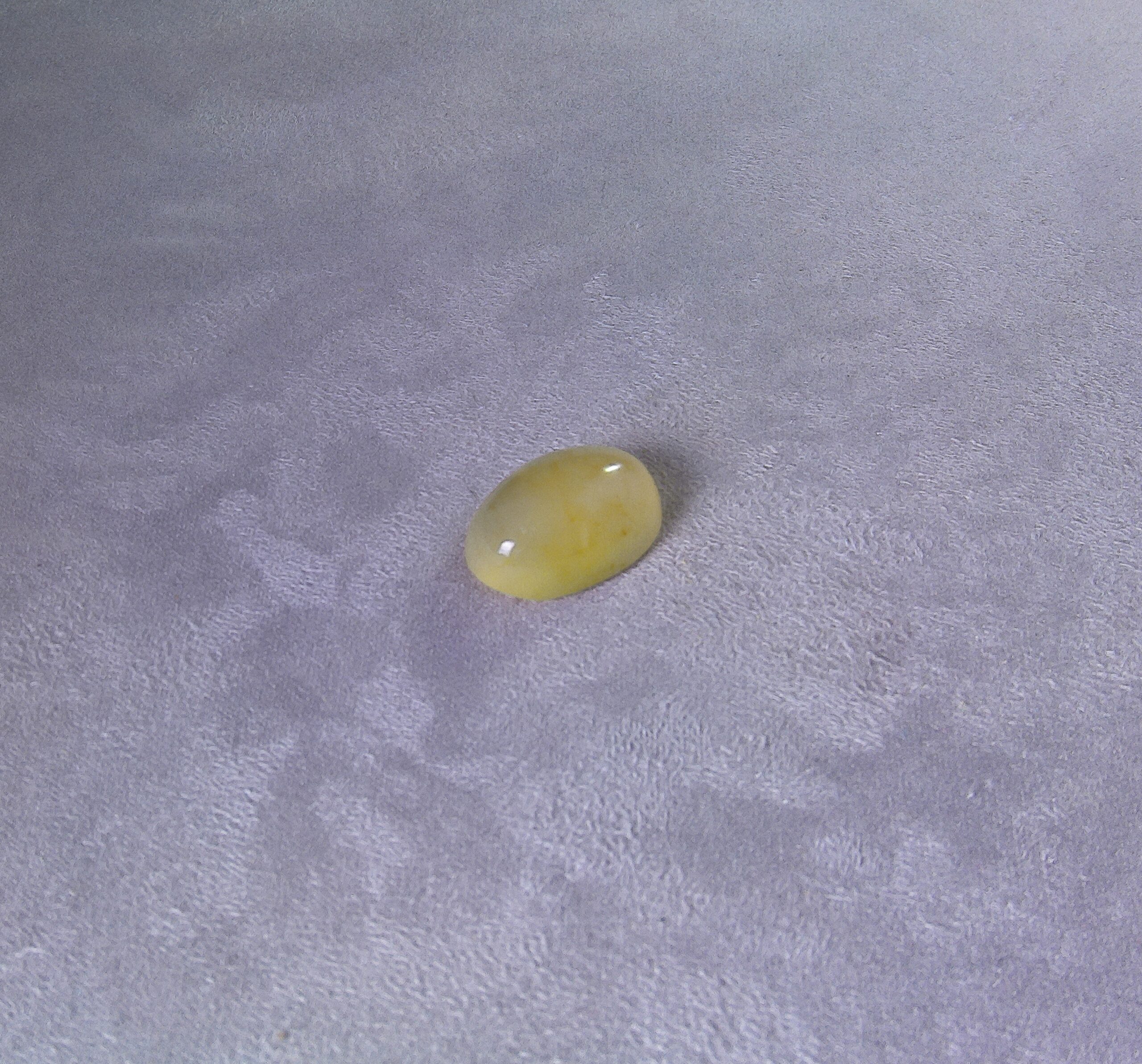 Opale commune taille cabochon ovale