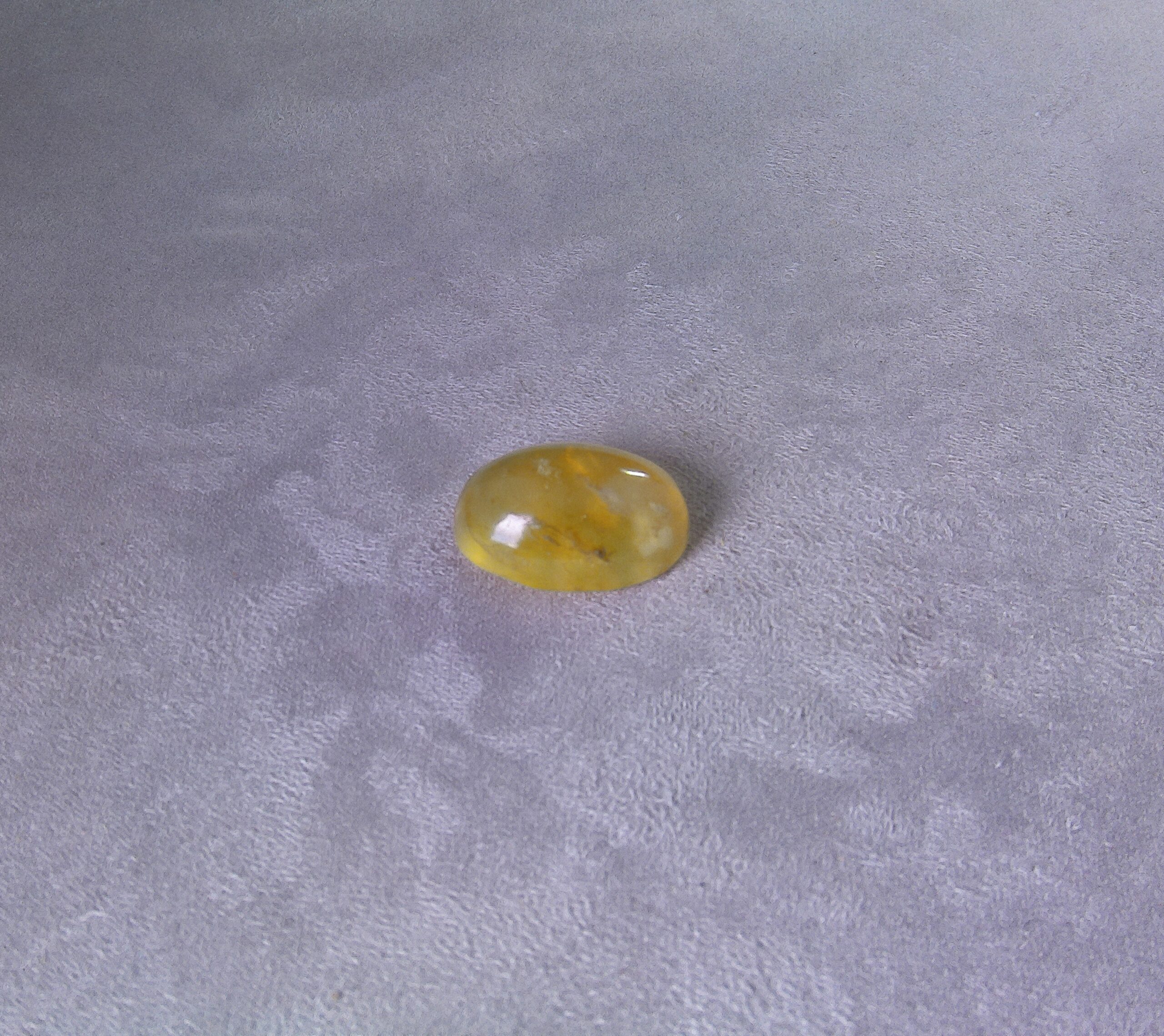 Opale commune taille cabochon ovale