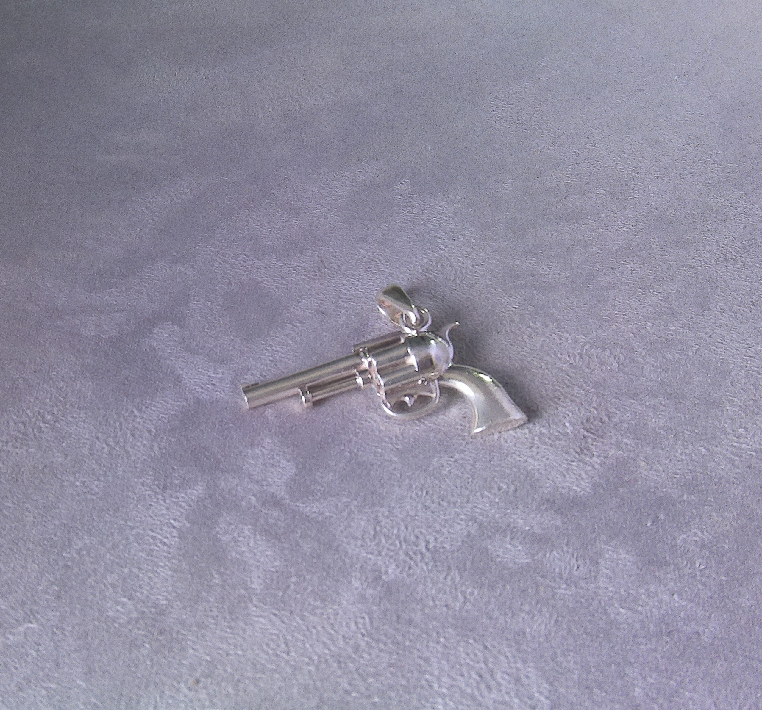 Pendentif revolver argent 925