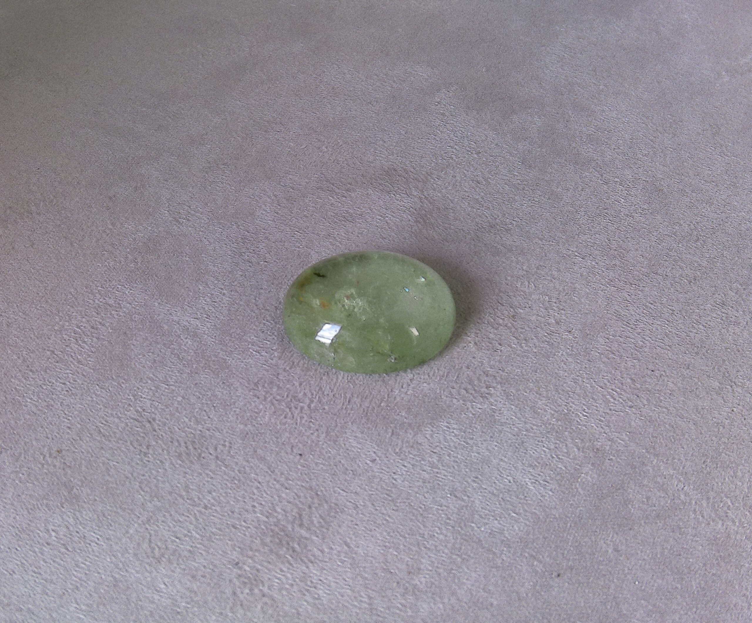 Béryl vert taille cabochon ovale